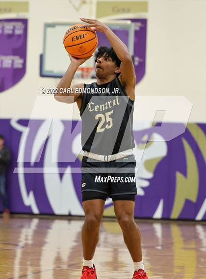 Thumbnail 2 in Central vs. Rossview photogallery.