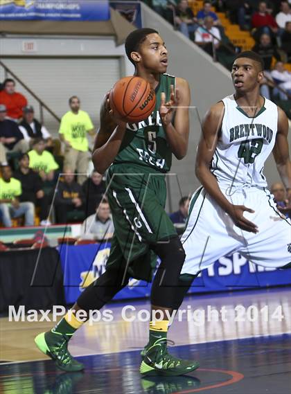 Thumbnail 2 in Brentwood vs. Green Tech (NYSPHSAA Class AA Semifinal) photogallery.
