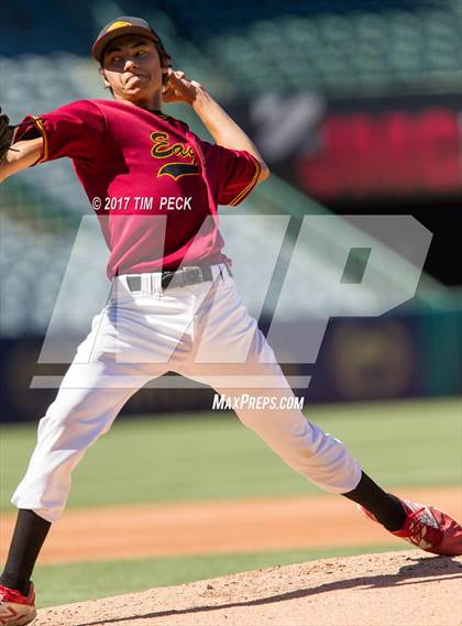 Thumbnail 1 in Costa Mesa vs. Estancia photogallery.