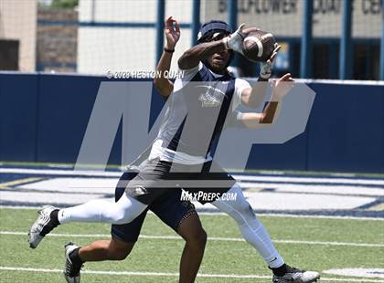 Thumbnail 3 in Warren vs. St. John Bosco (Brave 8 Invitational) photogallery.