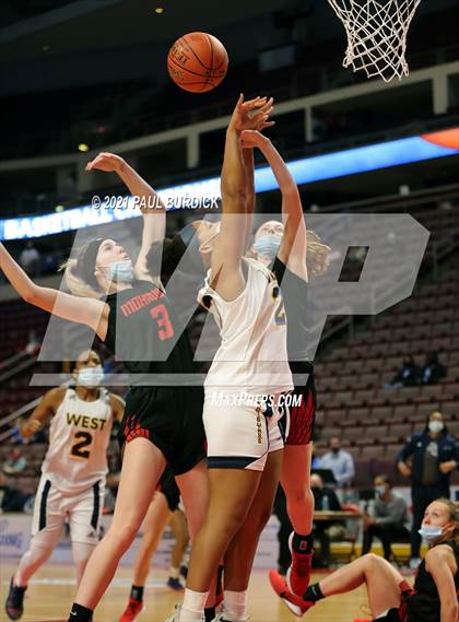Thumbnail 3 in Mohawk Area vs. West Catholic (PIAA 3A Championship) photogallery.