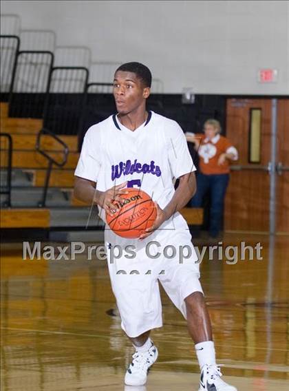 Thumbnail 2 in Marshall vs Humble (McDonald's Texas Invitational) photogallery.