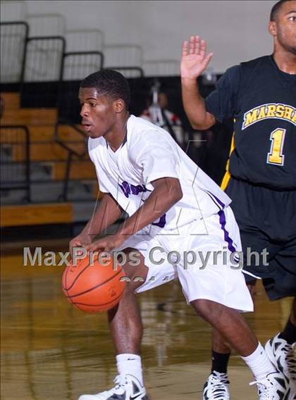 Thumbnail 3 in Marshall vs Humble (McDonald's Texas Invitational) photogallery.