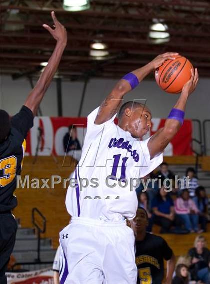 Thumbnail 3 in Marshall vs Humble (McDonald's Texas Invitational) photogallery.