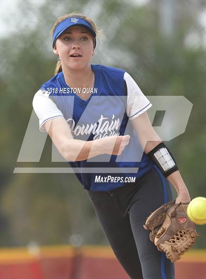 Thumbnail 2 in Fountain Valley vs. Edison (Alan Dugard Classic) photogallery.