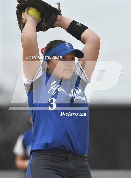 Thumbnail 2 in Fountain Valley vs. Edison (Alan Dugard Classic) photogallery.