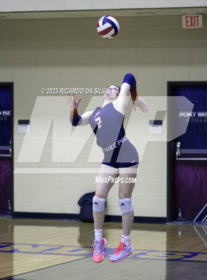 Thumbnail 3 in Seven Lakes vs Fort Bend Austin (UIL 6A Bi-District Playoff) photogallery.