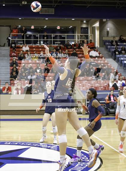 Thumbnail 2 in Seven Lakes vs Fort Bend Austin (UIL 6A Bi-District Playoff) photogallery.