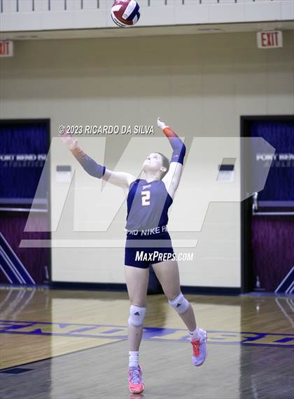 Thumbnail 2 in Seven Lakes vs Fort Bend Austin (UIL 6A Bi-District Playoff) photogallery.