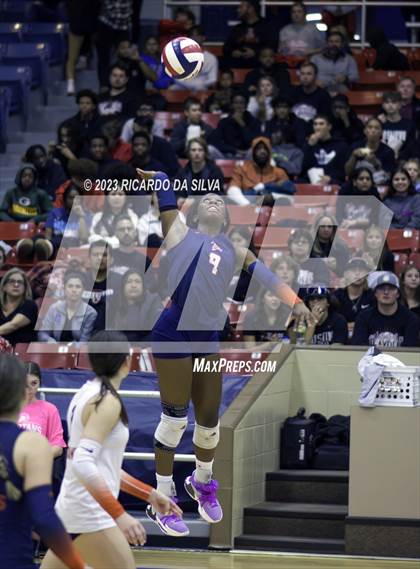 Thumbnail 1 in Seven Lakes vs Fort Bend Austin (UIL 6A Bi-District Playoff) photogallery.