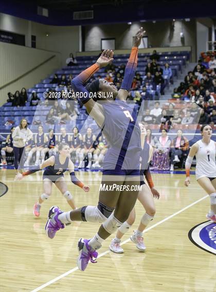 Thumbnail 2 in Seven Lakes vs Fort Bend Austin (UIL 6A Bi-District Playoff) photogallery.
