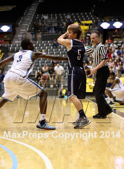 Thumbnail 2 in East vs. Blue Valley North (KSHSAA 6A Quarterfinal) photogallery.