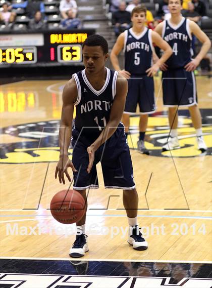 Thumbnail 3 in East vs. Blue Valley North (KSHSAA 6A Quarterfinal) photogallery.