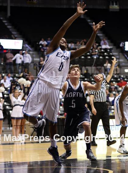 Thumbnail 3 in East vs. Blue Valley North (KSHSAA 6A Quarterfinal) photogallery.