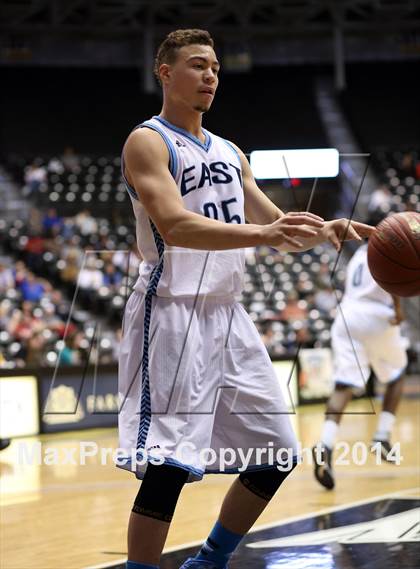 Thumbnail 1 in East vs. Blue Valley North (KSHSAA 6A Quarterfinal) photogallery.