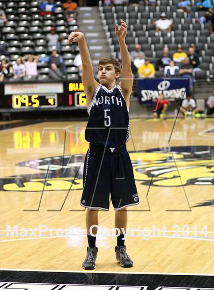 Thumbnail 1 in East vs. Blue Valley North (KSHSAA 6A Quarterfinal) photogallery.