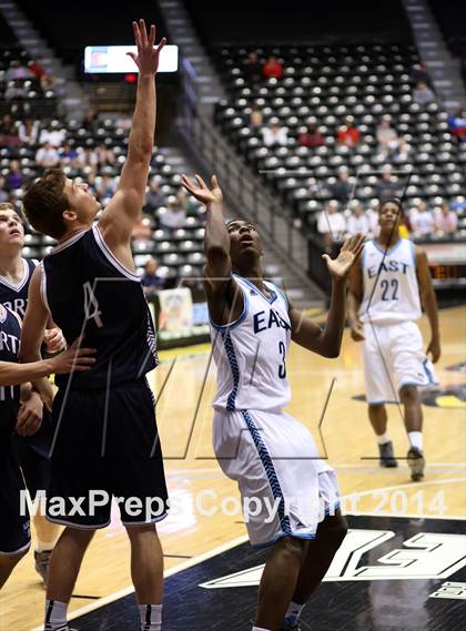 Thumbnail 2 in East vs. Blue Valley North (KSHSAA 6A Quarterfinal) photogallery.