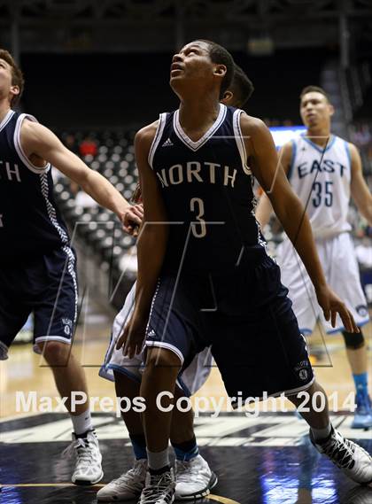 Thumbnail 1 in East vs. Blue Valley North (KSHSAA 6A Quarterfinal) photogallery.