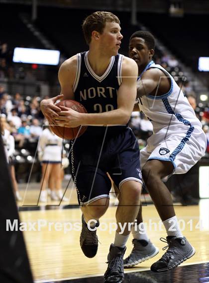 Thumbnail 2 in East vs. Blue Valley North (KSHSAA 6A Quarterfinal) photogallery.