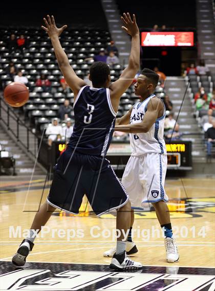 Thumbnail 2 in East vs. Blue Valley North (KSHSAA 6A Quarterfinal) photogallery.