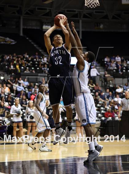 Thumbnail 2 in East vs. Blue Valley North (KSHSAA 6A Quarterfinal) photogallery.