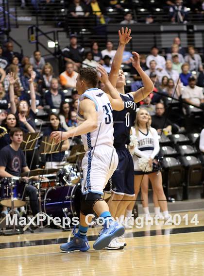 Thumbnail 1 in East vs. Blue Valley North (KSHSAA 6A Quarterfinal) photogallery.