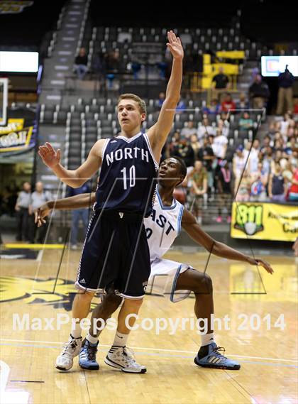 Thumbnail 3 in East vs. Blue Valley North (KSHSAA 6A Quarterfinal) photogallery.