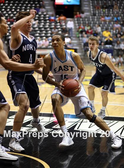 Thumbnail 1 in East vs. Blue Valley North (KSHSAA 6A Quarterfinal) photogallery.