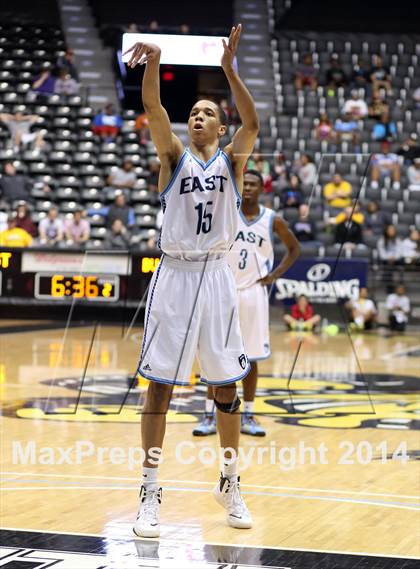 Thumbnail 1 in East vs. Blue Valley North (KSHSAA 6A Quarterfinal) photogallery.