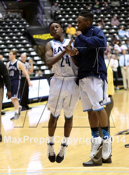 Thumbnail 3 in East vs. Blue Valley North (KSHSAA 6A Quarterfinal) photogallery.