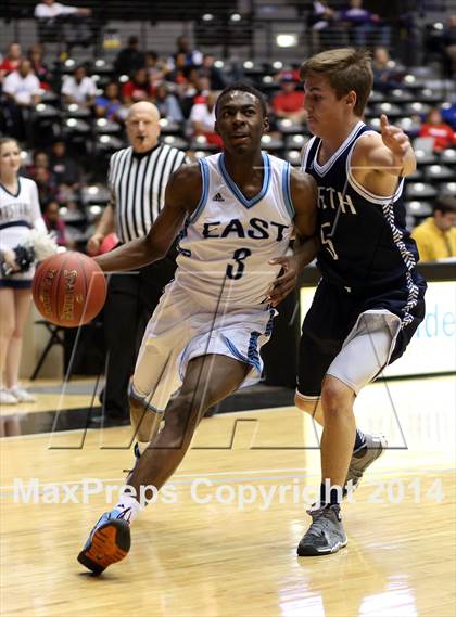 Thumbnail 1 in East vs. Blue Valley North (KSHSAA 6A Quarterfinal) photogallery.