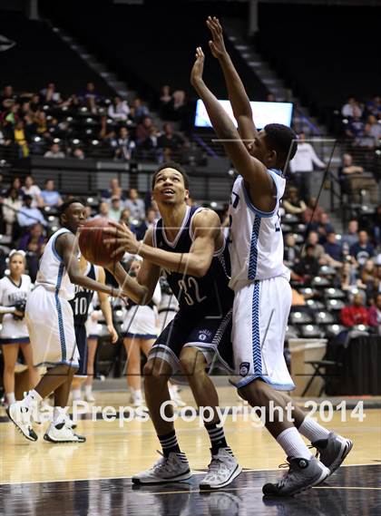 Thumbnail 1 in East vs. Blue Valley North (KSHSAA 6A Quarterfinal) photogallery.