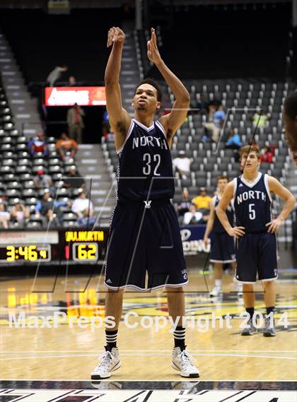 Thumbnail 3 in East vs. Blue Valley North (KSHSAA 6A Quarterfinal) photogallery.