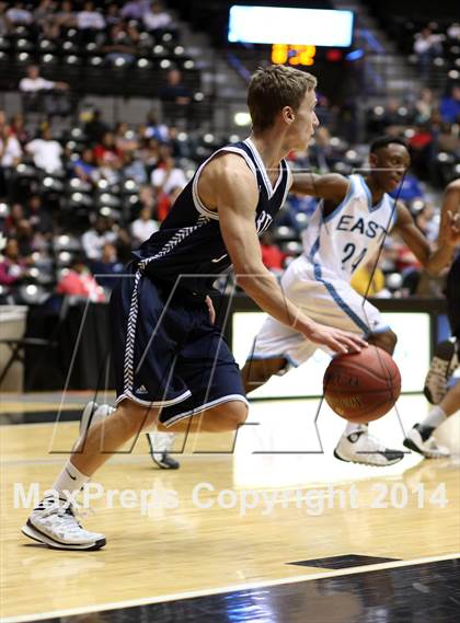 Thumbnail 3 in East vs. Blue Valley North (KSHSAA 6A Quarterfinal) photogallery.