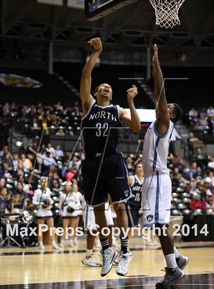 Thumbnail 1 in East vs. Blue Valley North (KSHSAA 6A Quarterfinal) photogallery.