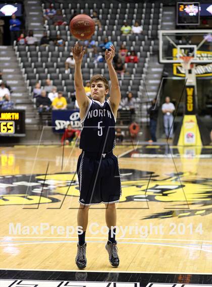 Thumbnail 1 in East vs. Blue Valley North (KSHSAA 6A Quarterfinal) photogallery.