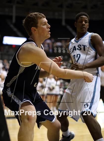Thumbnail 1 in East vs. Blue Valley North (KSHSAA 6A Quarterfinal) photogallery.