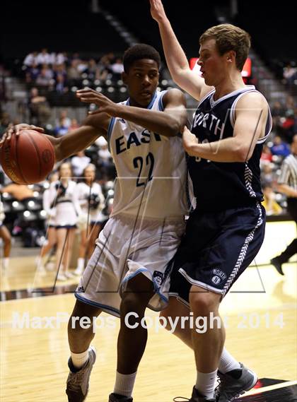 Thumbnail 2 in East vs. Blue Valley North (KSHSAA 6A Quarterfinal) photogallery.