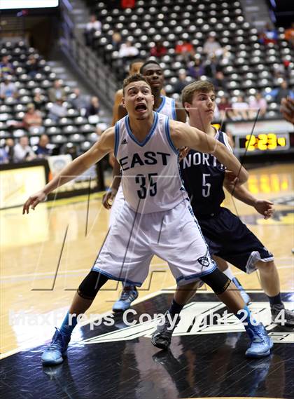 Thumbnail 1 in East vs. Blue Valley North (KSHSAA 6A Quarterfinal) photogallery.