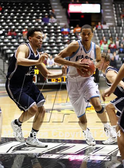 Thumbnail 1 in East vs. Blue Valley North (KSHSAA 6A Quarterfinal) photogallery.
