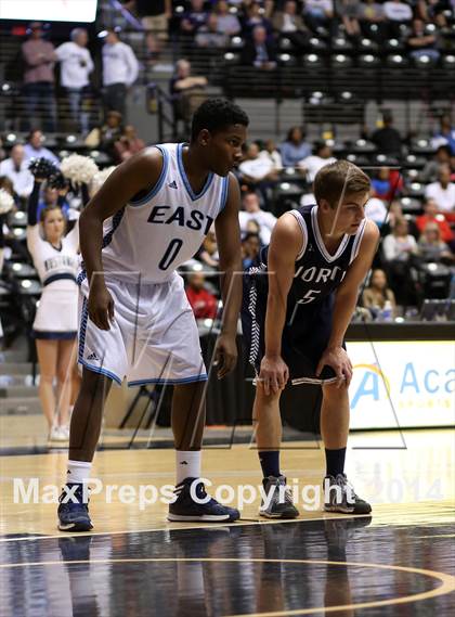 Thumbnail 1 in East vs. Blue Valley North (KSHSAA 6A Quarterfinal) photogallery.