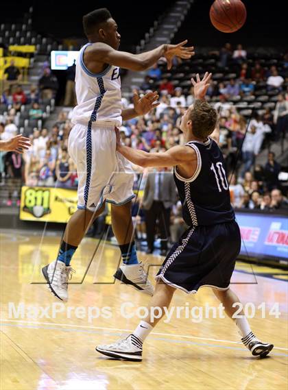 Thumbnail 1 in East vs. Blue Valley North (KSHSAA 6A Quarterfinal) photogallery.