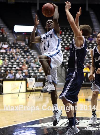 Thumbnail 3 in East vs. Blue Valley North (KSHSAA 6A Quarterfinal) photogallery.