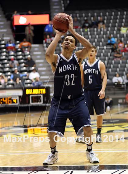 Thumbnail 1 in East vs. Blue Valley North (KSHSAA 6A Quarterfinal) photogallery.