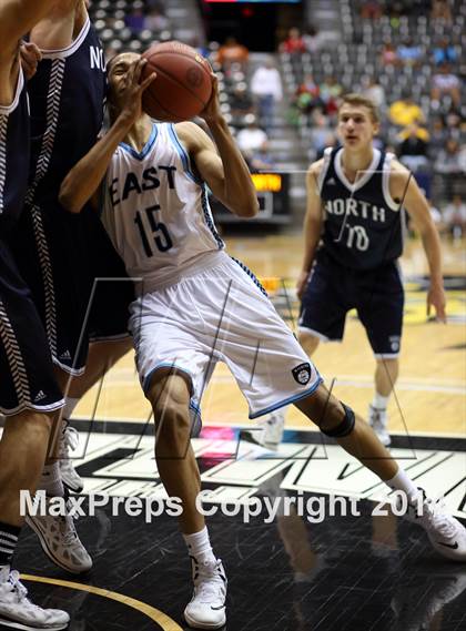 Thumbnail 2 in East vs. Blue Valley North (KSHSAA 6A Quarterfinal) photogallery.