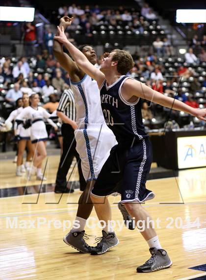 Thumbnail 2 in East vs. Blue Valley North (KSHSAA 6A Quarterfinal) photogallery.