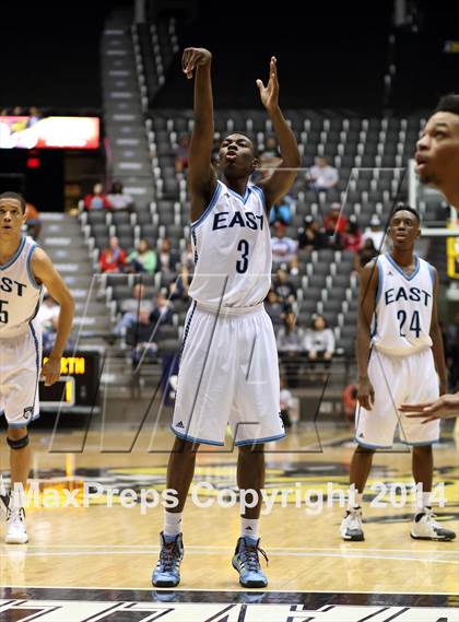 Thumbnail 1 in East vs. Blue Valley North (KSHSAA 6A Quarterfinal) photogallery.
