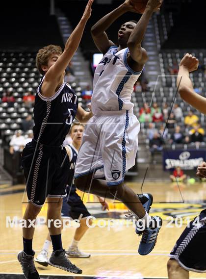 Thumbnail 3 in East vs. Blue Valley North (KSHSAA 6A Quarterfinal) photogallery.