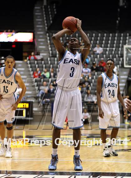 Thumbnail 3 in East vs. Blue Valley North (KSHSAA 6A Quarterfinal) photogallery.