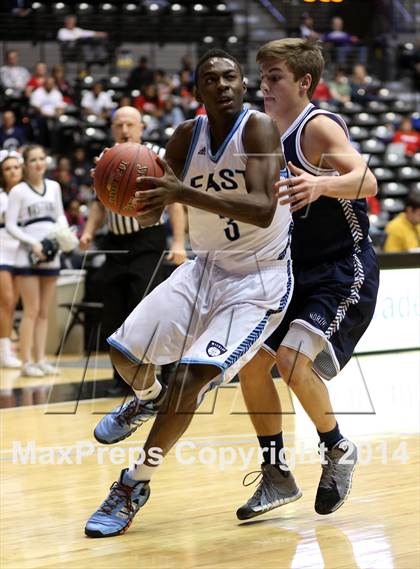 Thumbnail 2 in East vs. Blue Valley North (KSHSAA 6A Quarterfinal) photogallery.